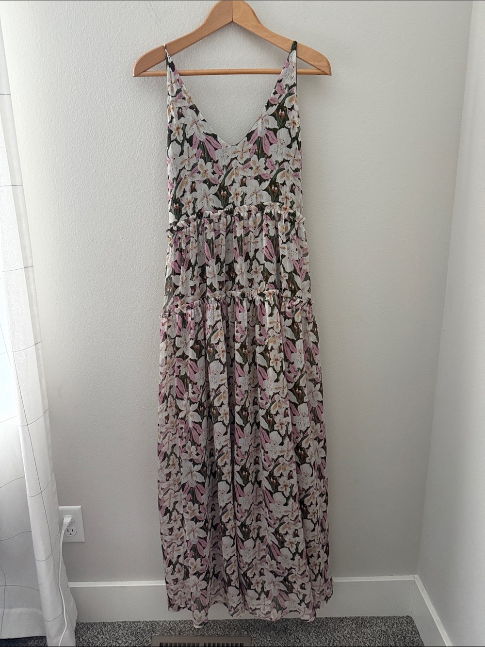 Kori Floral V-Neck Maxi Tiered Dress in Pink and White Size S/M